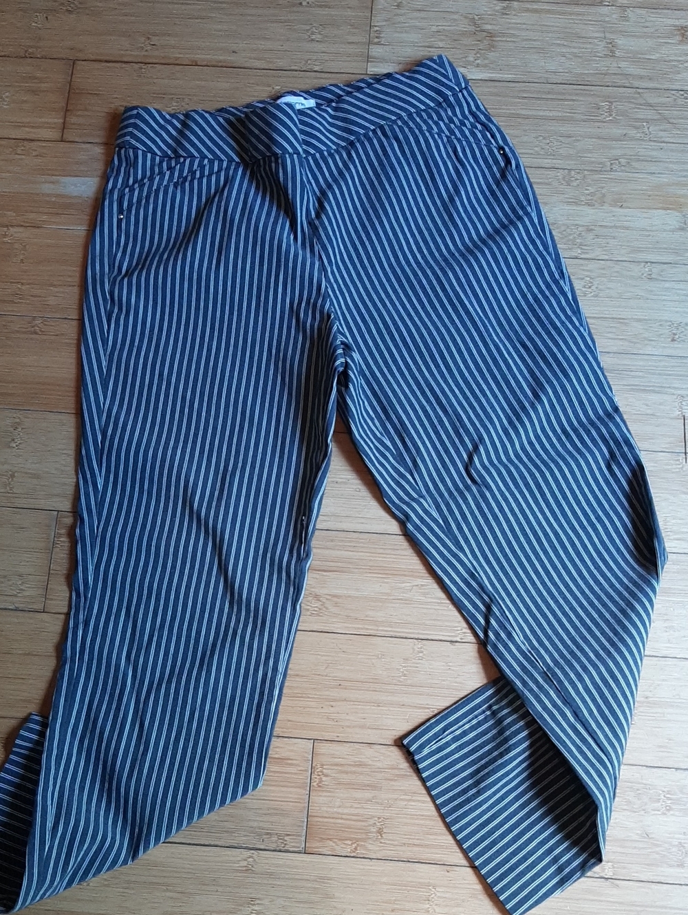 Liz Claiborne Grey and White Pinstripe Pants Size 4